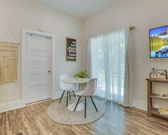 Private Cottage - A 10-Star Stay for 5 Years - In Prime Location - Charleston - Dining room