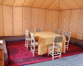 Bivouac CÔte-Iriki - Foum Zguid - Comedor
