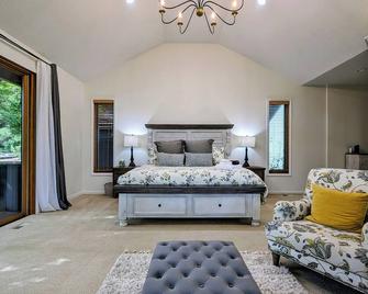 Harmony Estate - Close to Portland and Wine Country Enjoy Your Peaceful Retreat - Sherwood - Bedroom