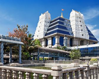Hotel City Centaur - Bengaluru - Building