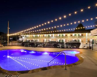 Quality Inn Downtown Helen - Helen - Pool