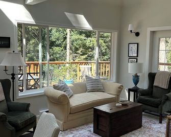 Garden cottage - Fulford Harbour - Sala de estar