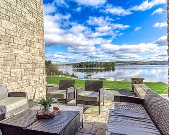 Exclusive Private Waterfront Escape for Big Groups on 4 Acres - Sudbury - Patio