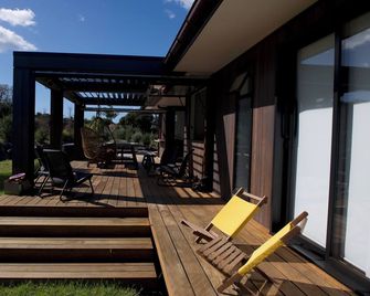 Spa and a 5 minute walk to the water - Mangawhai - Patio