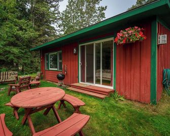 Croftville Road Cottages #3. On the Shore of Lake Superior. Cozy and Romantic. - Grand Marais - Patio