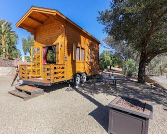 Ramona Wine Country Cabin Near San Diego. Walk to wineries. Pool. - Ramona - Outdoors view