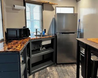 2 Cozy Cabin in charming Westminster - Westminster - Kitchen