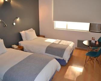 Hotel Nippon - Santiago - Bedroom