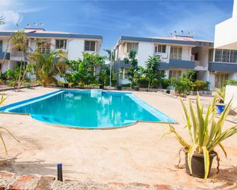 Tranquil Coast Resorts - Alibag - Piscina