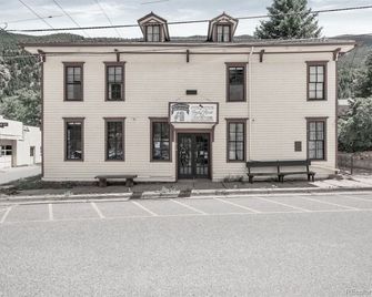 St James Hotel - Georgetown - Building