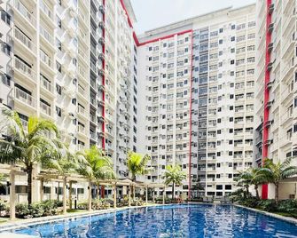 Fortuna Suite @ Bloom Res by YourNest w/ Netflix - Parañaque - Bazén