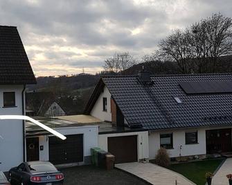 Apartment 'Hülsenbusch' with Shared Terrace, Private Garden and Wi-Fi - Gummersbach - Gebäude