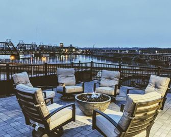 The Nelson Lofts - Unit 7 (2 Br) - Davenport - Balcony