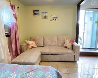Convenient and clean studio near the beach and Newport. - Middletown - Oturma odası
