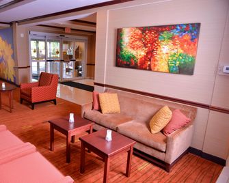 Courtyard by Marriott Middlebury - Middlebury - Lounge
