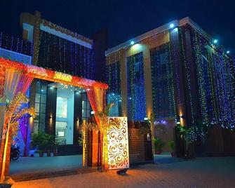 Kyan Hotel - Sultānpur - Building