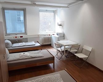 2-Rent Group Hostel Rooms&apartments Gkp2 - Munich - Bedroom