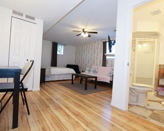 Cedar Drive Inn - Crysler - Bedroom