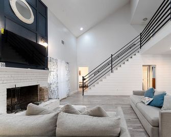 Modern 6 bedroom Farm House Venue - Red Oak - Sala de estar