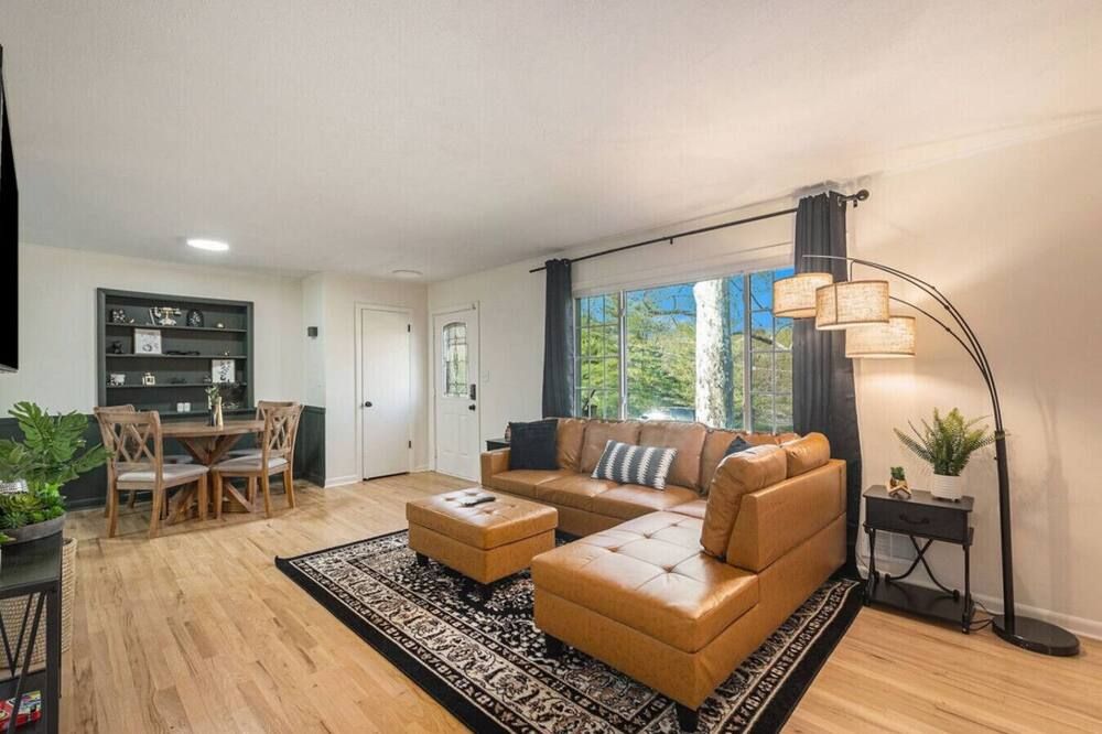 Waldo Speakeasy 6 bedroom/7 beds/2.5 baths - קנזס סיטי - סלון