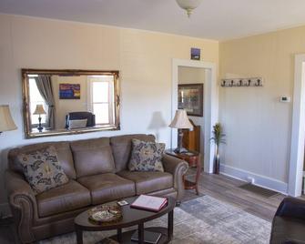 Quaint Cottage with Majestic Mountain Views - Close to Parkway & Lynchburg - Bedford - Sala de estar