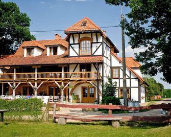Sasek Maly Pensjonat Jazdy Konne - Szymany - Bâtiment