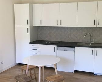 Appartement Rez de Jardin T2 - La Croix-Valmer - Kitchen