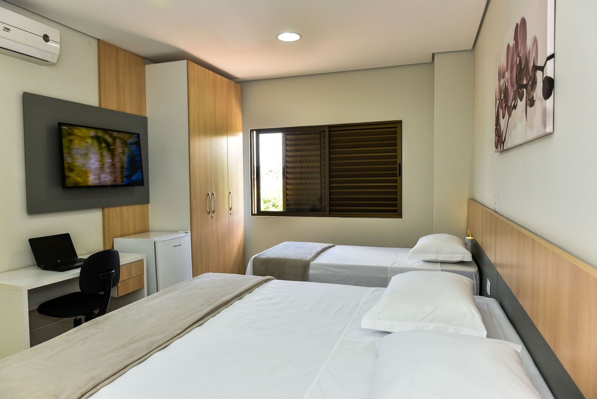 Hotel Plaza Garden - Cascavel - Bedroom