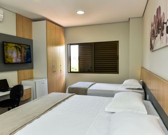 Hotel Plaza Garden - Cascavel - Bedroom