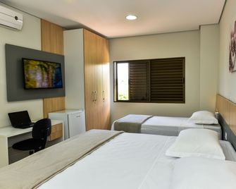 Hotel Plaza Garden - Cascavel - Bedroom