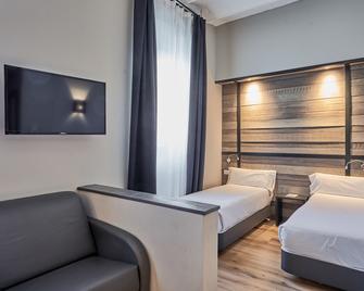 Hotel Parada Puigcerdà - Puigcerdà - Habitación