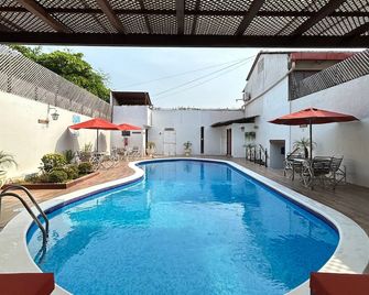 Hotel Del Patio - פלורס - בריכה