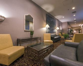 Grand Vista Hotel - Simi Valley - Living room