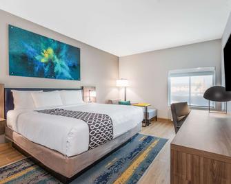 La Quinta Inn & Suites by Wyndham Galveston West Seawall - Galveston - Bedroom