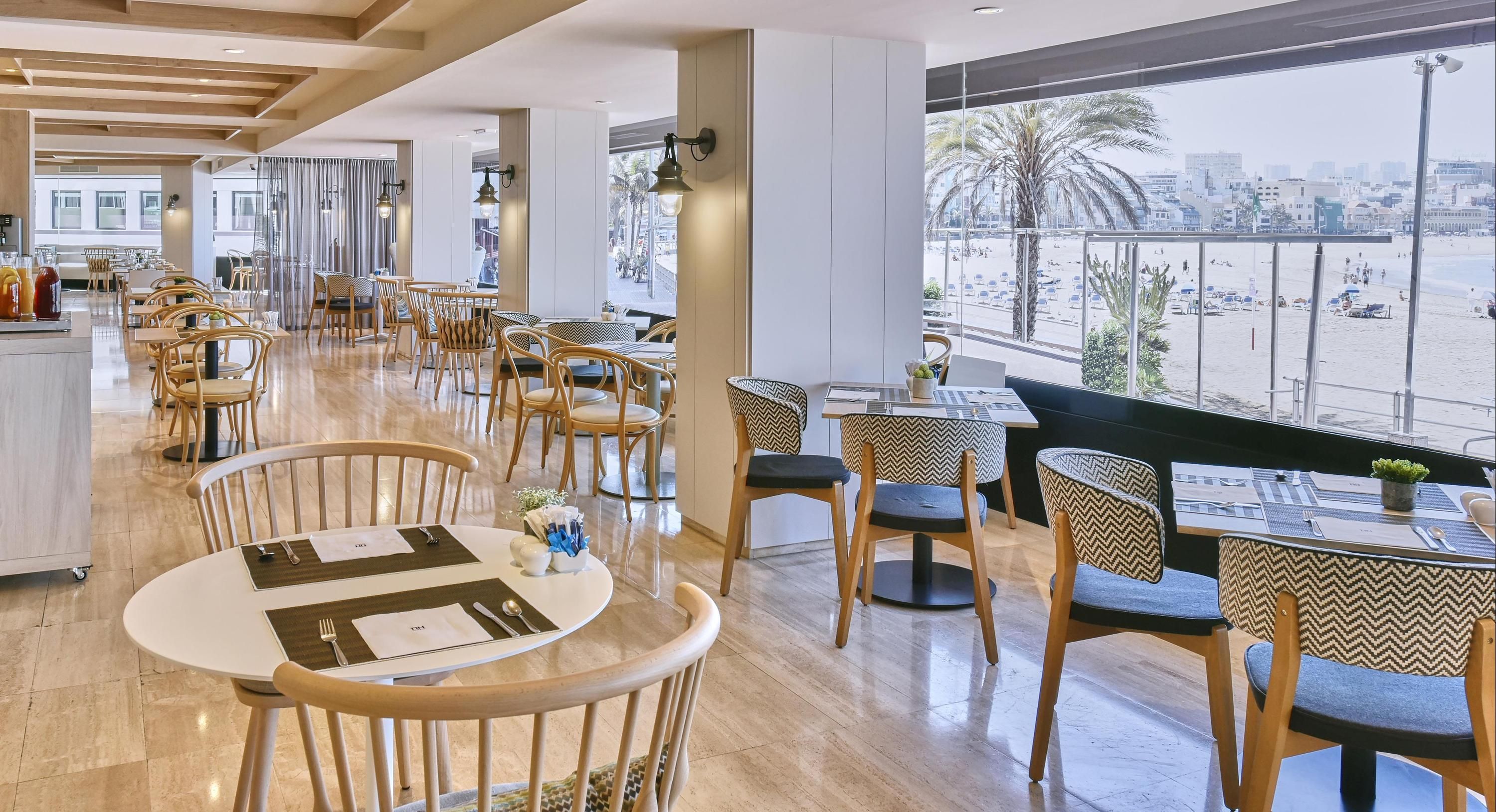 إن إتش لاس بالماس بلايا لاس كانتيراس - لاس بالماس دي غران كناريا - مطعم