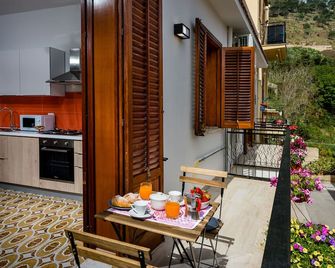 Casa dei Coralli 100 mt historic center sea view, By Sicily Home Solutions - Alcamo Marina - Balcon