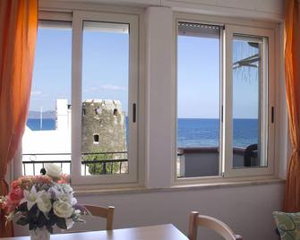 House 100 meters from the sea Sardinia - Santa Lucia - Restaurant