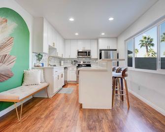 Modern 4Bd Family Condo (10mins to Downtown) - National City - Cocina