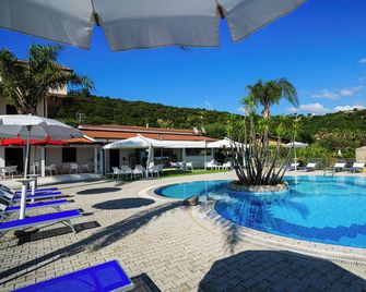 Rosy Hotel Residence - Ricadi - Pool