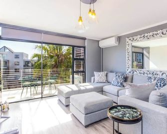 Century City Canal View Apartment by Ctha - Century City - Sala de estar