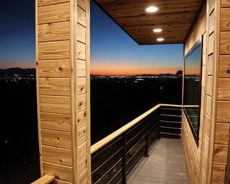 Luxury Alpine Treehouse - Holladay - Balcony