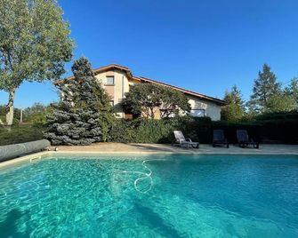 Architect's villa 200sqm with private pool and fireplace - Saint-Germain-Laval - Piscina