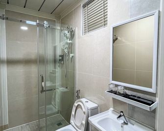 Titiwangsa Cabin Retreats by uBook - Kuala Lumpur - Bathroom