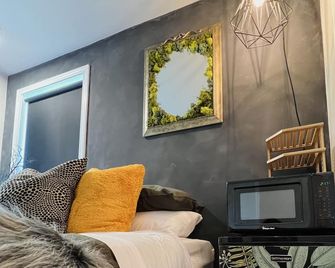 Glamorous Private Suite 1br/Ba Near Downtown - Self Check - Olympia - Slaapkamer