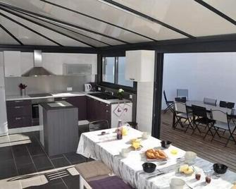 Large 5-Bedroom Town Center Tranche Sur Mer, Accessibility For The Disabled - La Tranche-sur-Mer - Cuisine