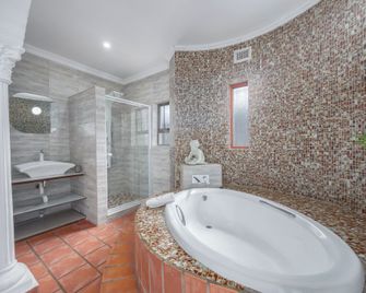 Beachcomber Bay Guest House In South Africa - Margate
