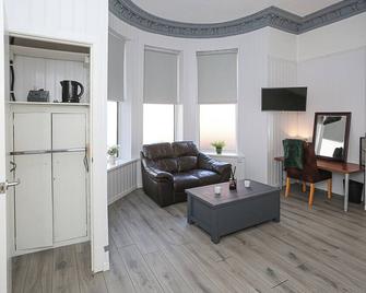 OYO Queens Quarter - Belfast
