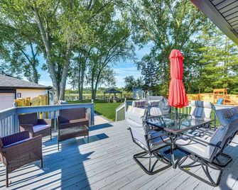 Dock, Kayaks, Game Room Lakefront Antioc - Antioch - Patio