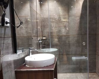 Mastiff Hotel, Dalhousie - Dalhousie - Ванна кімната