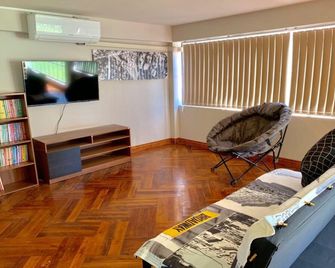 You Empire Hostel & Bar - Pakse - Obývací pokoj